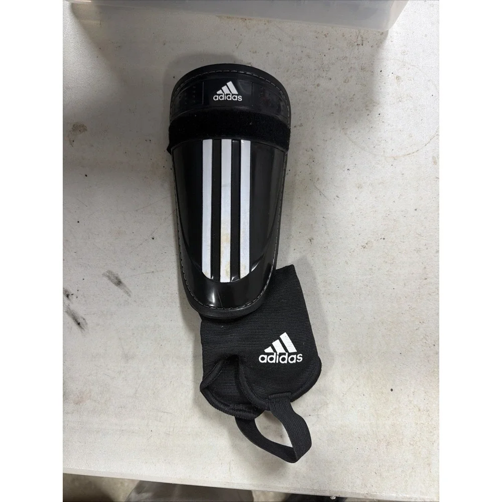 adidas Adult Soccer Shin Guards Size Large Lightweight Protective Gear 1 Only